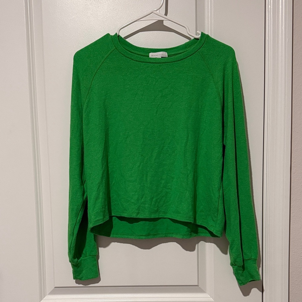 Beyond Yoga XS green loose fit hi-low sweatshirt.